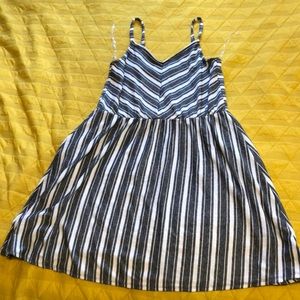 Casual, classy dress in black and white.